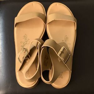 Brash Platform Sandal